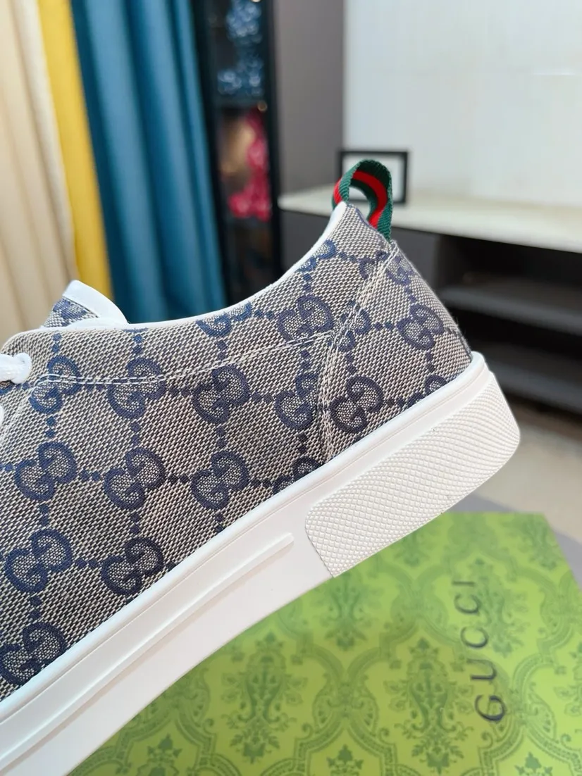 Men's shoes 💰400🌸🌸[GUCCI] Gucci's new spring and summer slip-on loafers with cartoon characters, Fendi F's low-top trendy men's shoes, 😈The upper is made of Italian 🇮🇹 imported sheep suede with Lafayette embroidered leather, full pigskin lining, original rubber non-slip outsole! The style is high-profile and elegant, and the upper is versatile and fashionable. 🇱🇾🇱🇾A large number of ready-made and reposted pictures will be sold! 38-44,